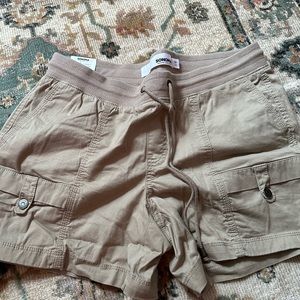 Cargo mid-rise shorts